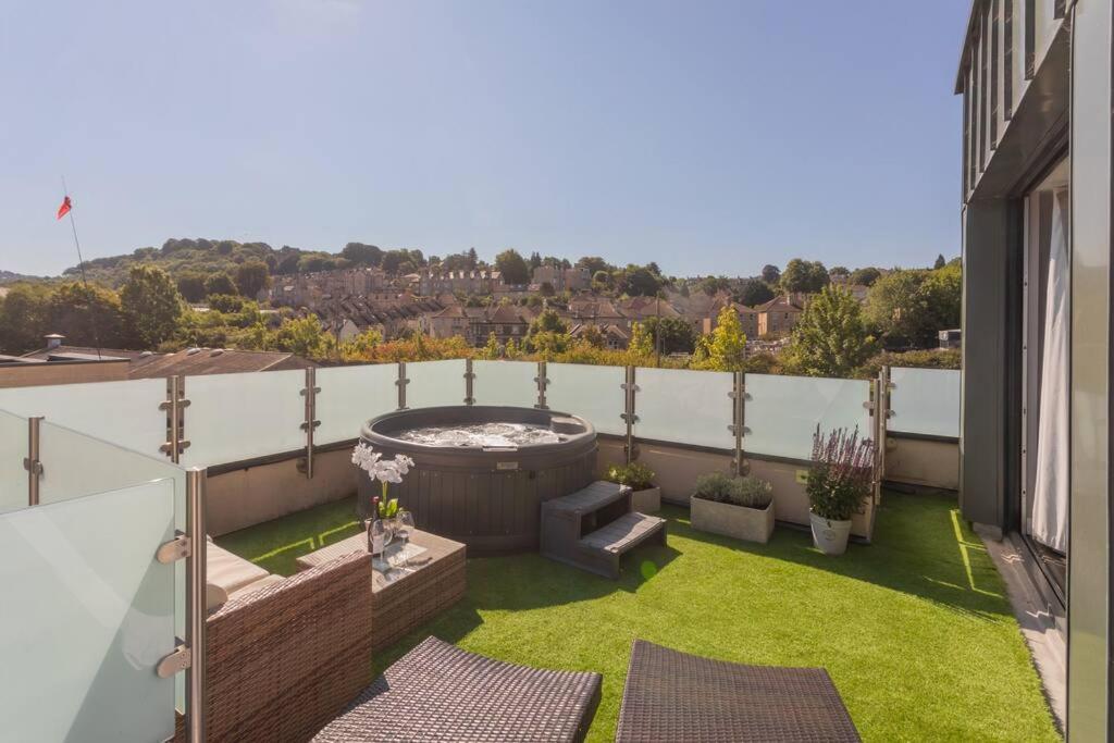 Stylish Penthouse Apartment With Hot Tub Μπαθ Εξωτερικό φωτογραφία