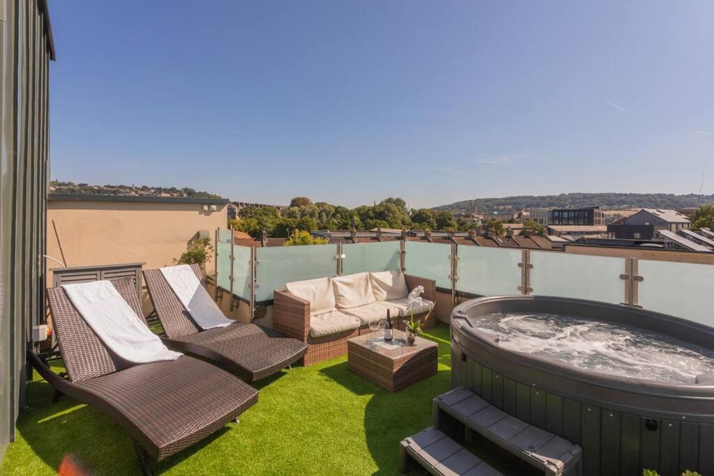 Stylish Penthouse Apartment With Hot Tub Μπαθ Εξωτερικό φωτογραφία